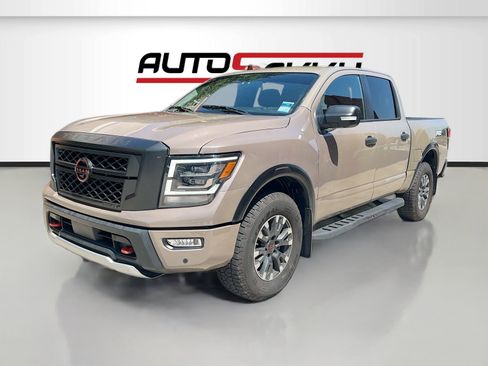 Used 2024 Nissan Titan PRO-4X w/ Pro-4x Convenience Package image 3