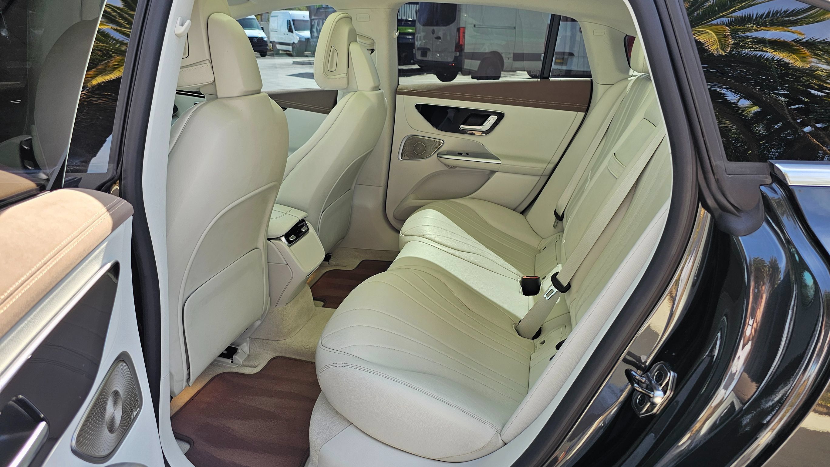 Used 2023 Mercedes-Benz EQE 500 4MATIC Sedan w/ Exclusive Trim Package image 19