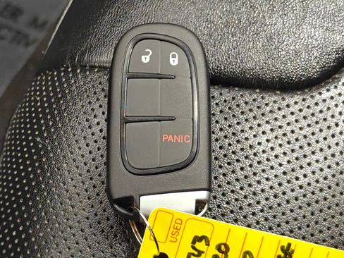 Used 2020 Jeep Cherokee Limited image 12