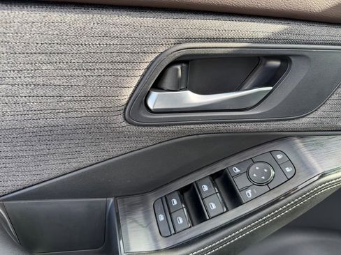 Used 2023 Nissan Rogue SV image 12