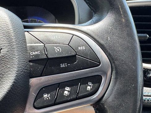 Used 2021 Chrysler Pacifica Touring-L FWD image 22