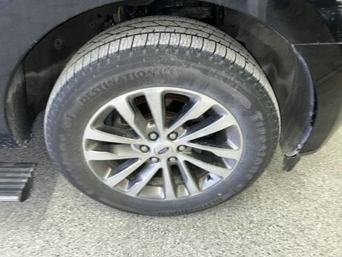 Used 2018 Ford Expedition Limited image 4