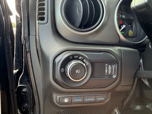Used 2023 Jeep Wrangler Unlimited AWD/4WD image 12