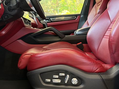 Used 2021 Porsche Cayenne GTS AWD/4WD image 5