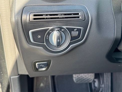 Used 2022 Mercedes-Benz GLC 300 4MATIC image 18