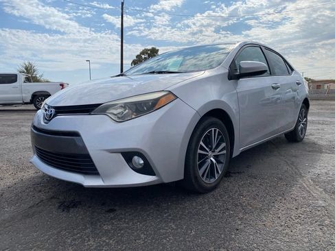Used 2016 Toyota Corolla LE FWD image 2