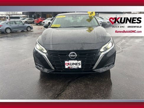 Used 2024 Nissan Altima 2.5 SV image 14