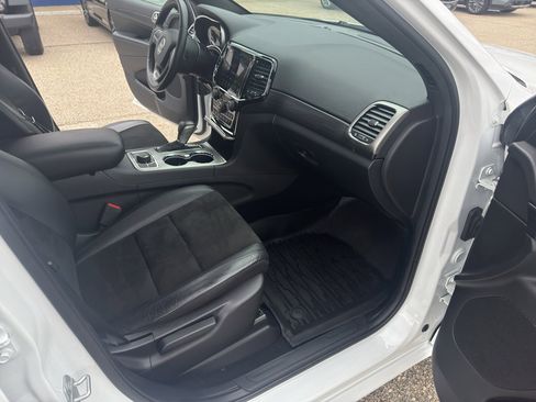 Used 2019 Jeep Grand Cherokee Altitude AWD/4WD image 37