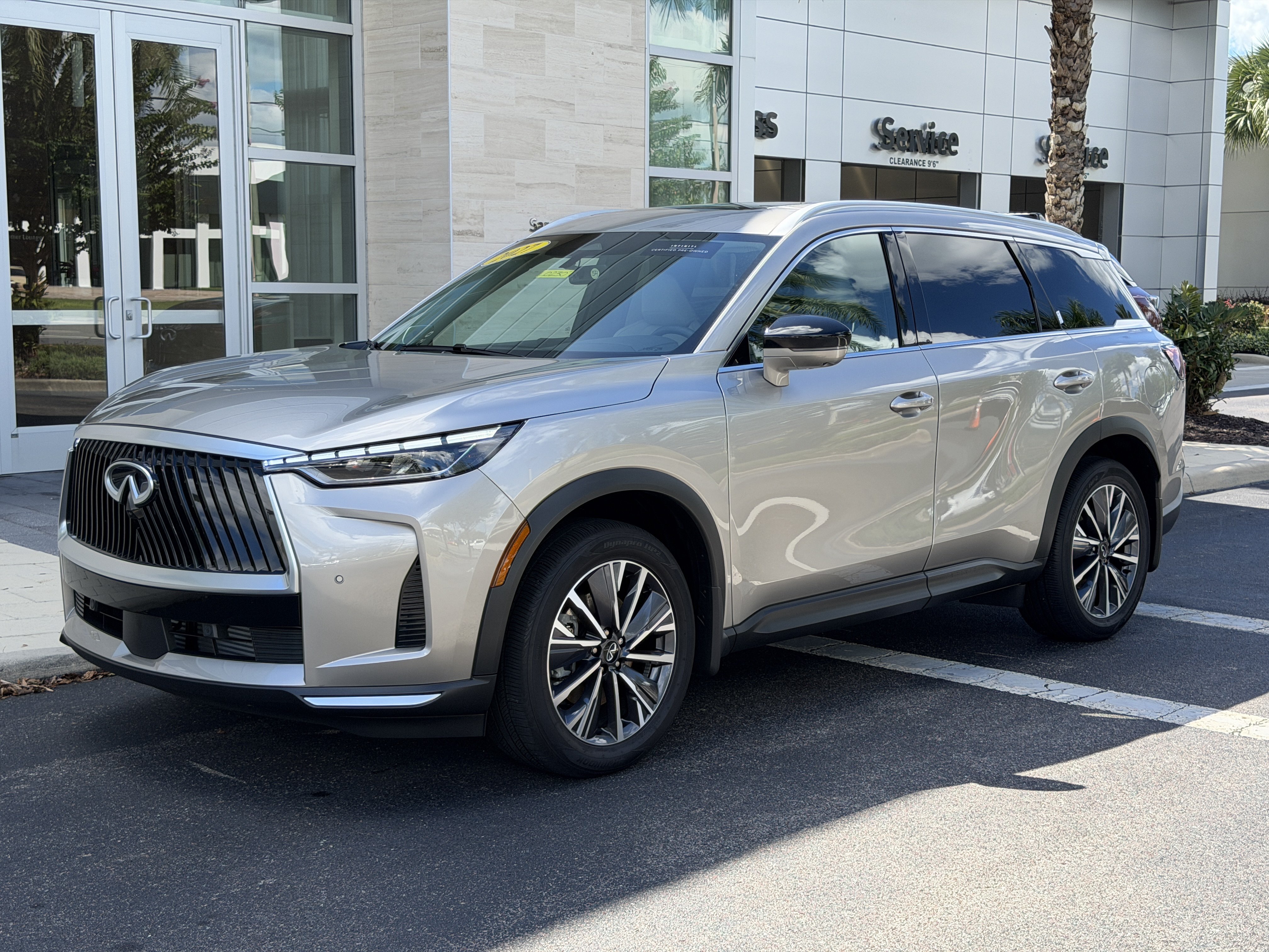 Certified 2027 INFINITI QX60 Luxe w/ Cargo Package FWD image 3