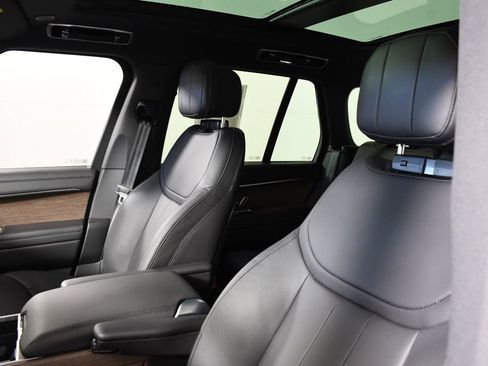 Certified 2025 Land Rover Range Rover SE image 16