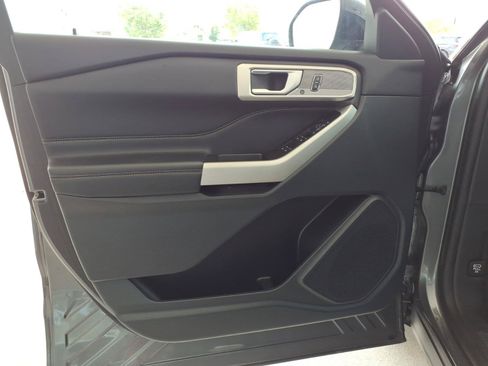 Used 2023 Ford Explorer XLT w/ Equipment Group 202A RWD image 5
