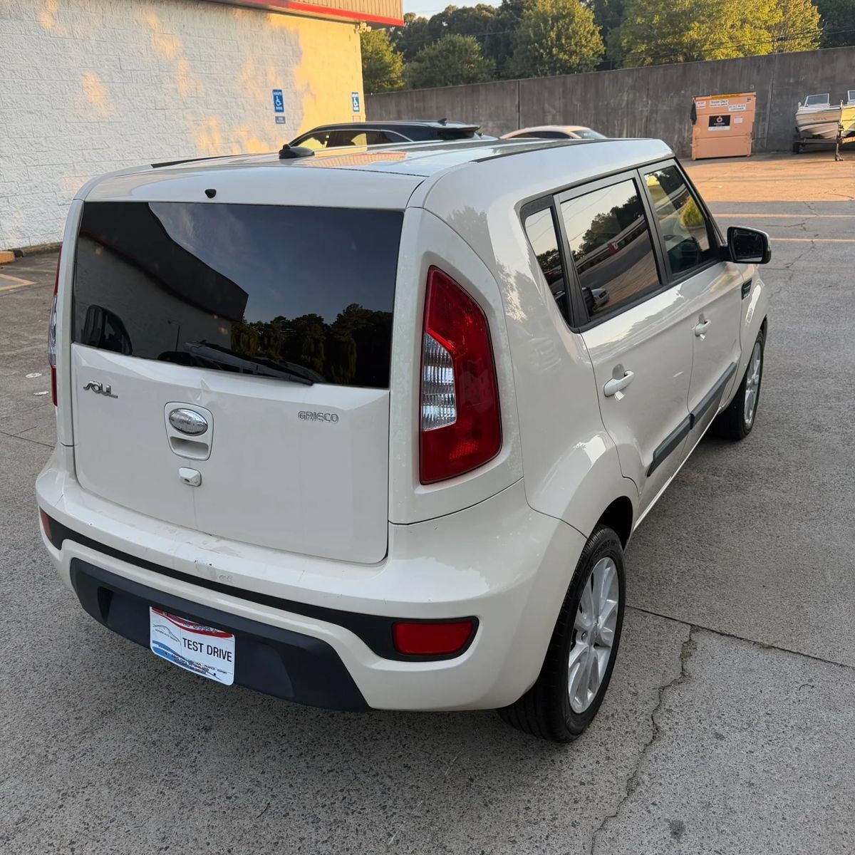 Used 2013 Kia Soul + w/ Audio Pkg FWD image 4