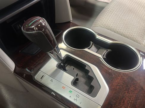Used 2014 Toyota Camry XLE FWD image 22
