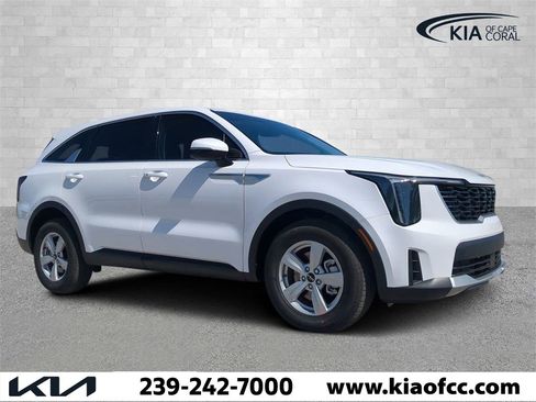 Used 2025 Kia Sorento LX image 1