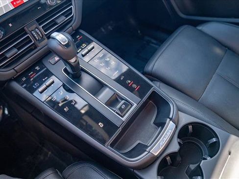 Certified 2023 Porsche Macan Turbo AWD/4WD image 20