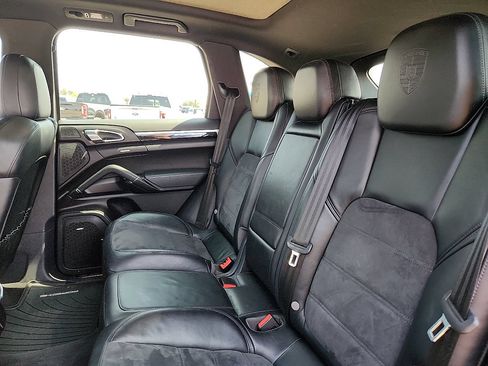 Used 2018 Porsche Cayenne Platinum Edition AWD/4WD image 5