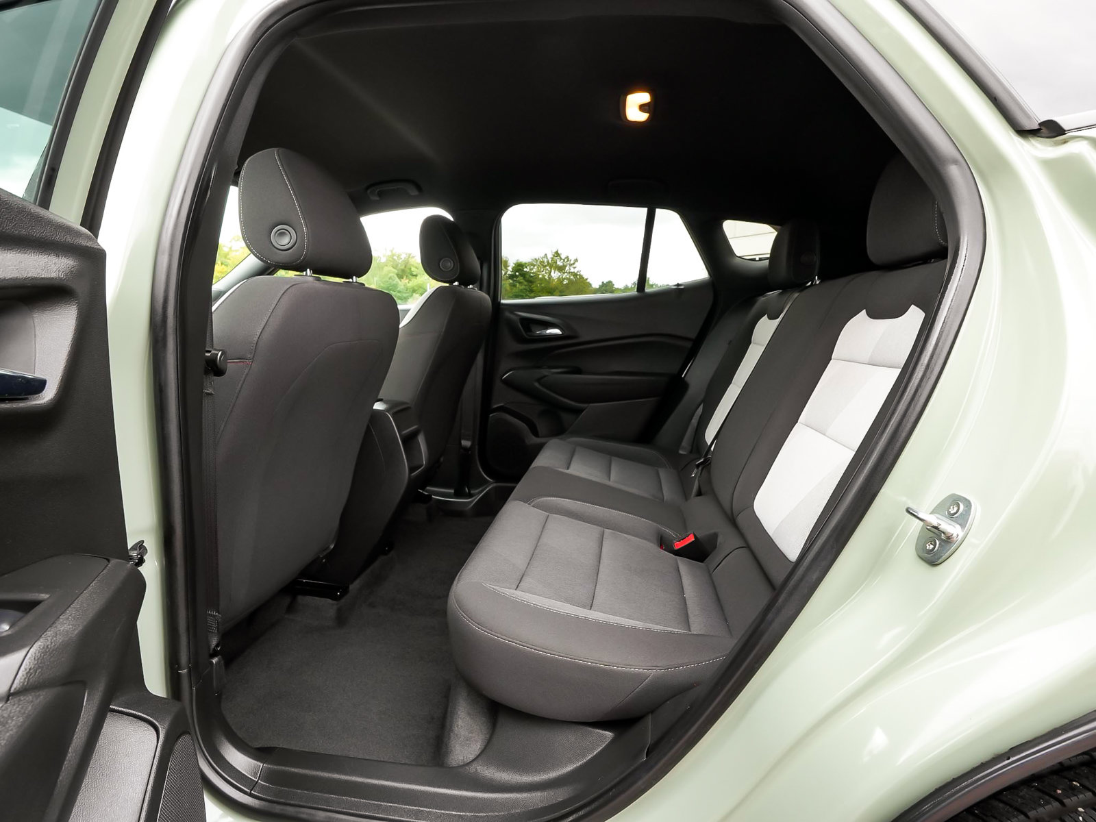 Used 2024 Chevrolet Trax RS w/ Driver Confidence Package FWD image 34