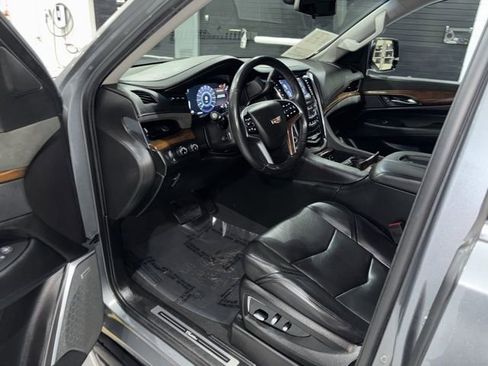 Used 2019 Cadillac Escalade Premium Luxury image 10