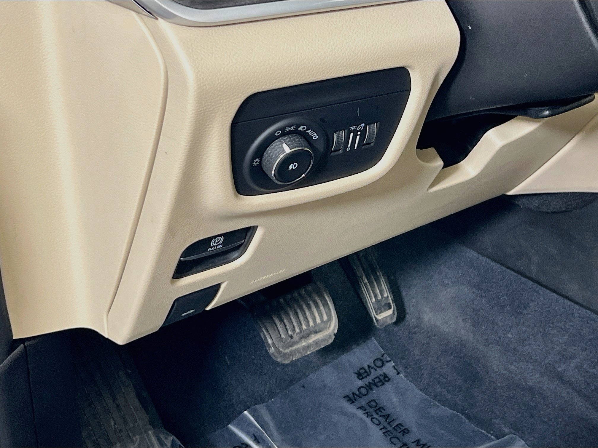 Used 2023 Jeep Grand Cherokee Limited AWD/4WD image 10