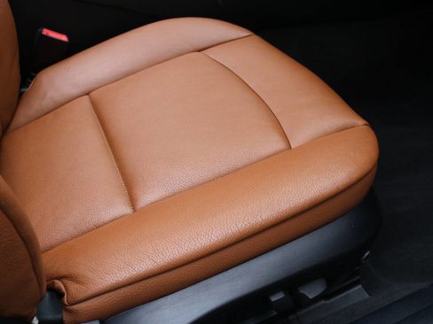 Used 2011 BMW 335i Convertible image 25