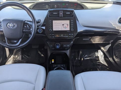 Used 2022 Toyota Prius XLE image 18