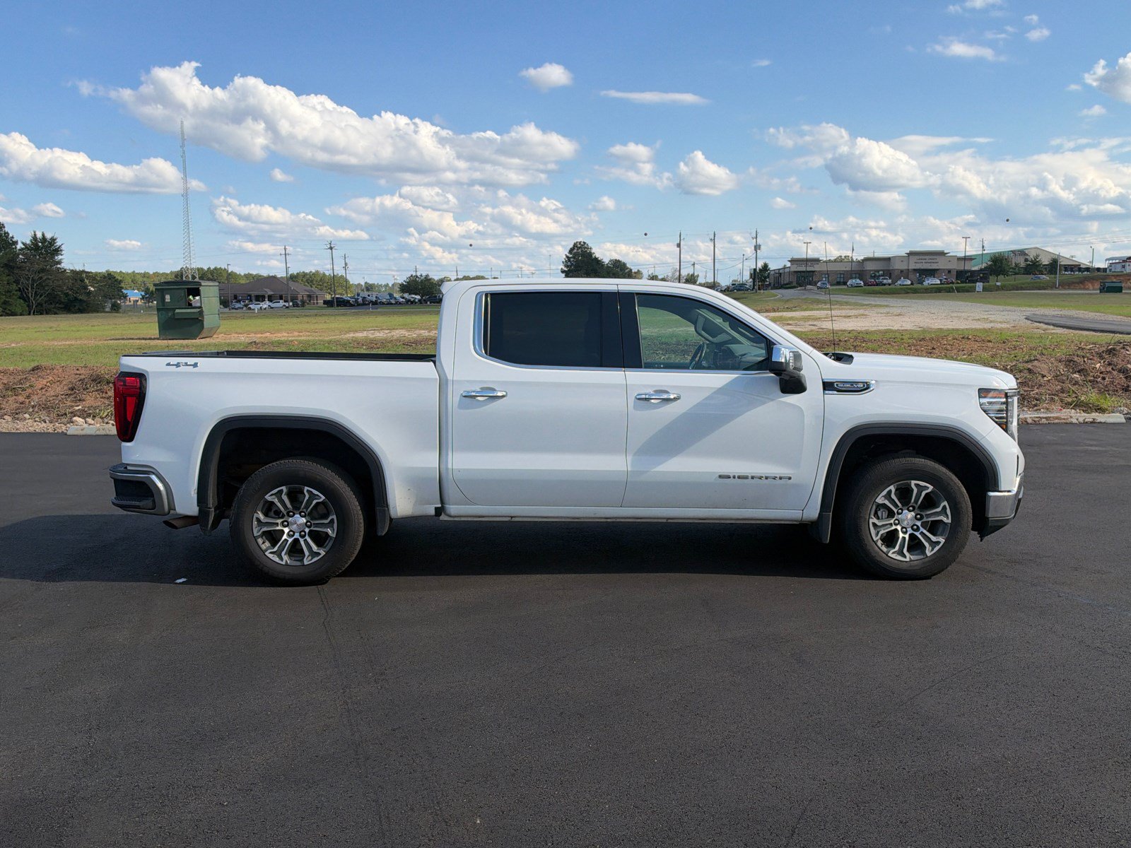 Used 2025 GMC Sierra 1500 SLT AWD/4WD image 4