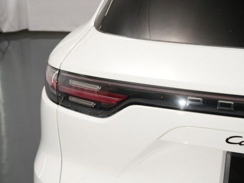 Used 2019 Porsche Cayenne Turbo AWD/4WD image 18