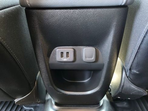 Used 2022 Chevrolet Colorado Z71 AWD/4WD image 13