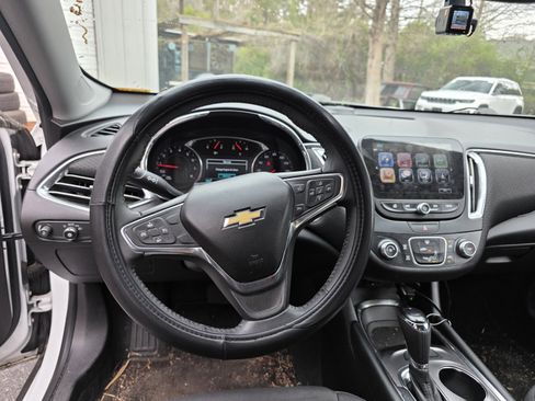 Used 2017 Chevrolet Malibu LT image 11