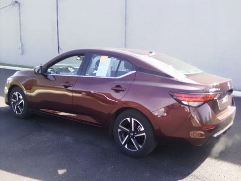 Used 2025 Nissan Sentra SV image 6