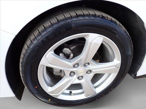 Used 2017 Chevrolet Volt LT w/ Comfort Package image 4