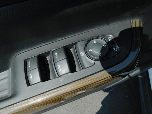 Used 2023 GMC Acadia SLE w/ Driver Convenience Package image 28