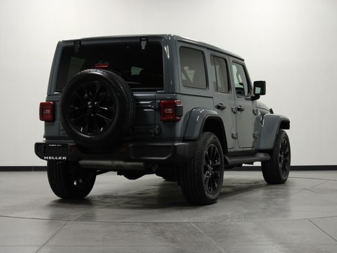 Used 2025 Jeep Wrangler Unlimited Sahara AWD/4WD image 4