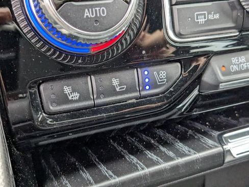 Used 2022 GMC Yukon Denali AWD/4WD image 29