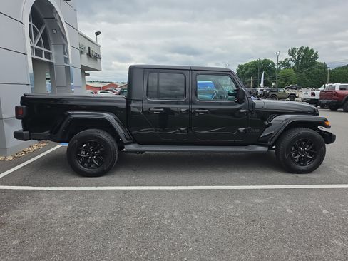 Used 2023 Jeep Gladiator Sport AWD/4WD image 2