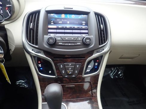 Used 2015 Buick LaCrosse image 7