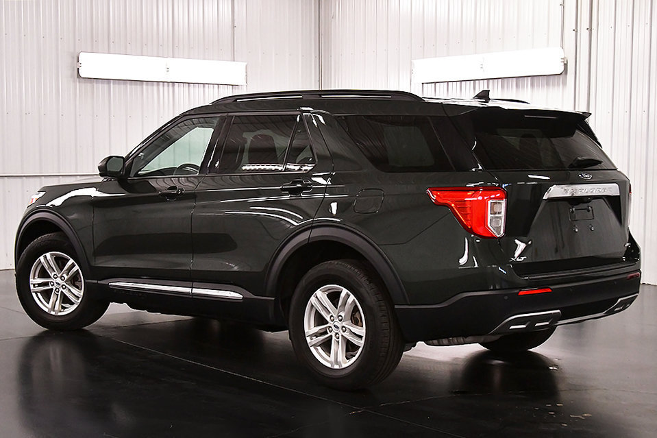 Used 2024 Ford Explorer XLT w/ Equipment Group 202A AWD/4WD image 5