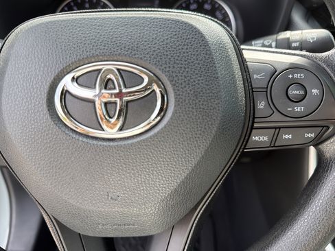 Used 2021 Toyota RAV4 XLE image 14