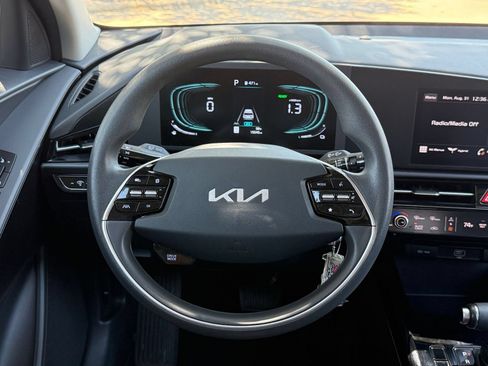Used 2026 Kia Niro LX FWD image 23