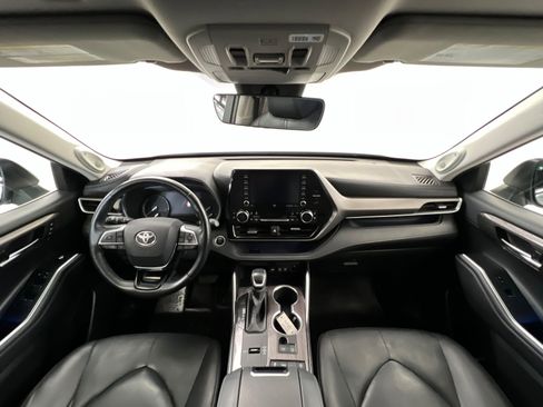 Used 2020 Toyota Highlander Limited image 9