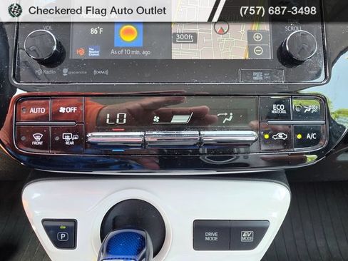 Used 2016 Toyota Prius Three Touring FWD image 17