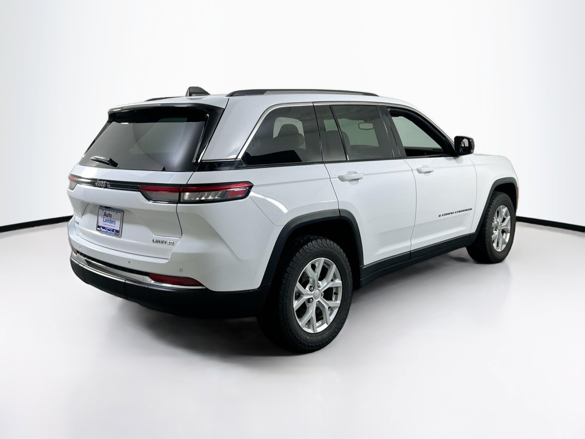 Used 2023 Jeep Grand Cherokee Limited AWD/4WD image 5
