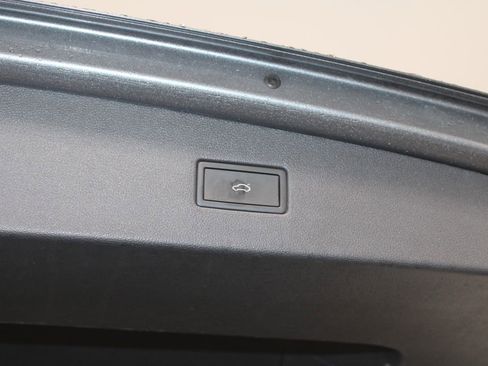 Used 2024 Volkswagen Tiguan SE image 18