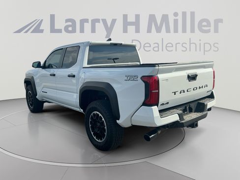 Certified 2025 Toyota Tacoma TRD Off-Road AWD/4WD image 3