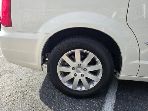 Used 2011 Chrysler Town & Country Touring-L w/ Entertainment Group #2 image 12