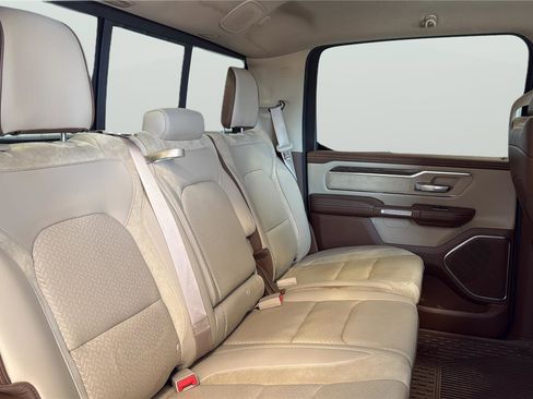 Used 2019 RAM 1500 Laramie AWD/4WD image 17