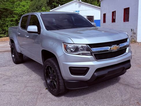 Used 2017 Chevrolet Colorado W/T w/ WT Convenience Package RWD image 4