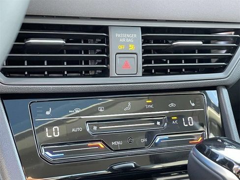 Used 2025 Volkswagen Jetta SE FWD image 26