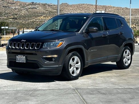 Used 2019 Jeep Compass Latitude w/ Popular Equipment Group FWD image 3