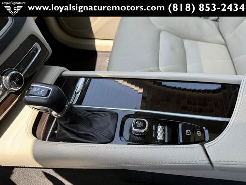 Used 2019 Volvo XC90 T6 Momentum w/ Advanced Package AWD/4WD image 34